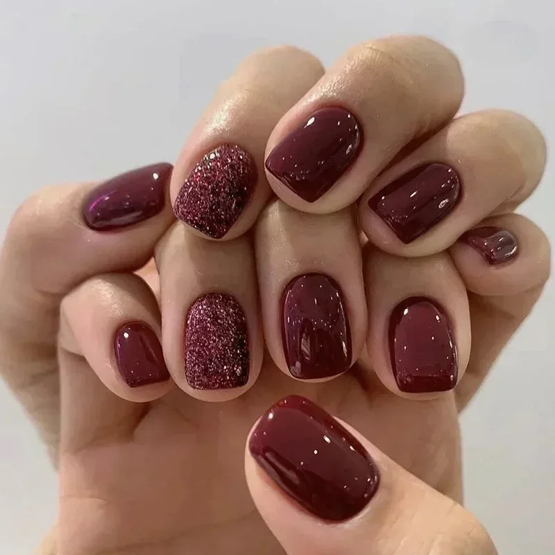 Nail Art Red Wine - 24 Stück/Set Kurze Einfarbige Weinrote Künstliche