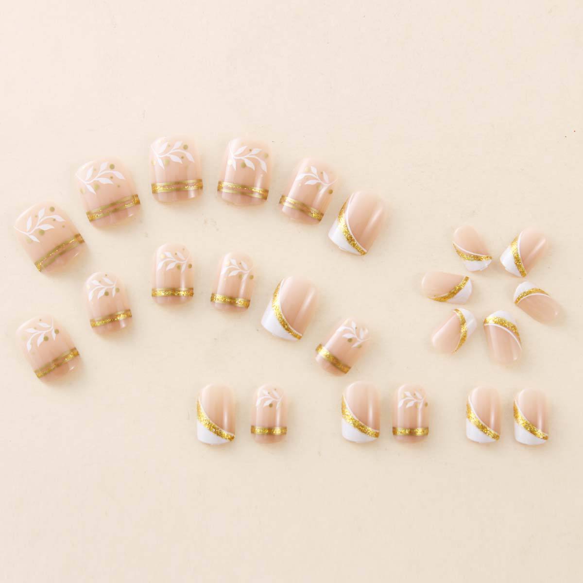Kurze, mittellange künstliche  – Nail Art Aesthetic Bewertung und Preis